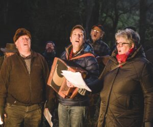 Wassail Steve Haywood crop 2 Jan22 (2) Bill Murray, Jim Causley, and singers from Mariners Away, performing the Halstow Wassail at Halstow Farm, Devon as part of the Here’s to Thee Arts Commission with artist Simon Pope, funded by Arts and Culture University of Exeter and the Royal Albert Memorial Museum and Art Gallery, January 2022. © Steve Haywood.